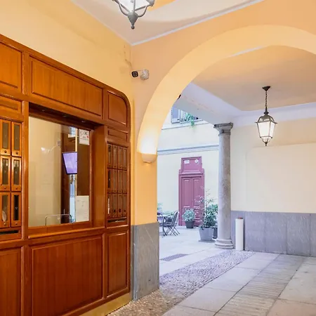 Amazing In San Babila Apartment Milan