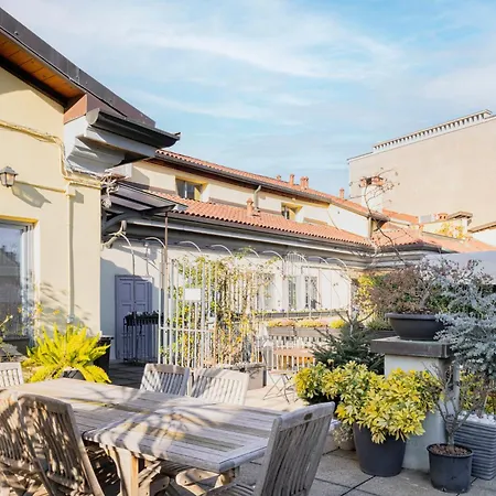 Amazing In San Babila Apartment