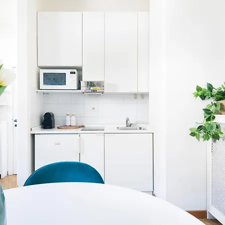 Amazing In San Babila Apartment