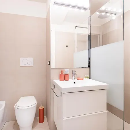 Amazing In San Babila Apartment